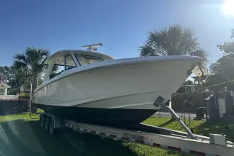 Boston Whaler 350 Realm