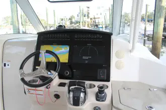 Thumbnail von Boston Whaler 350 Realm