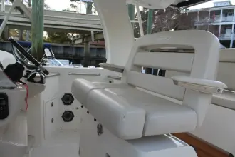 Thumbnail von Boston Whaler 350 Realm