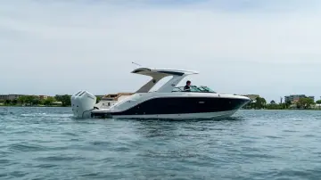 Sea Ray SLX 310 Outboard