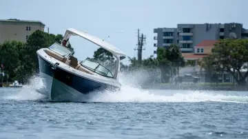 Thumbnail von Sea Ray SLX 310 Outboard
