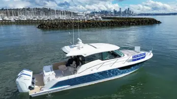 Thumbnail von Tiara Yachts 43LE