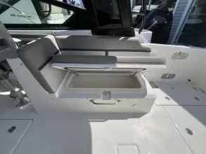 Thumbnail von Boston Whaler 330 Vantage