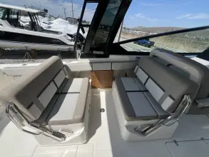 Thumbnail von Boston Whaler 330 Vantage