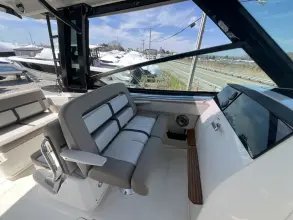 Thumbnail von Boston Whaler 330 Vantage