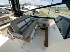 Thumbnail von Boston Whaler 330 Vantage