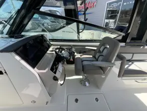 Thumbnail von Boston Whaler 330 Vantage