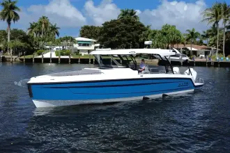 Cruisers Yachts 38 VTR