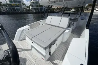 Thumbnail von Cruisers Yachts 38 VTR