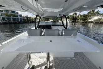 Thumbnail von Cruisers Yachts 38 VTR