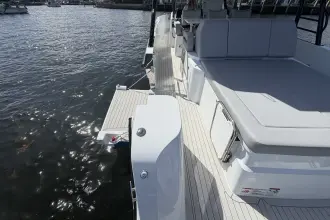 Thumbnail von Cruisers Yachts 38 VTR