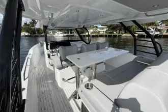 Thumbnail von Cruisers Yachts 38 VTR