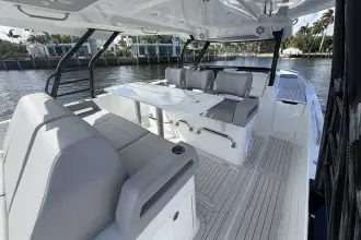 Thumbnail von Cruisers Yachts 38 VTR