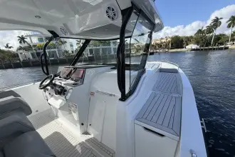 Thumbnail von Cruisers Yachts 38 VTR