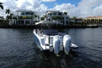 Thumbnail von Cruisers Yachts 38 VTR