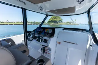 Thumbnail von Cruisers Yachts 38 VTR EC