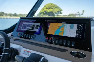 Thumbnail von Cruisers Yachts 38 VTR EC