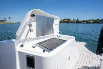 Thumbnail von Cruisers Yachts 38 VTR EC