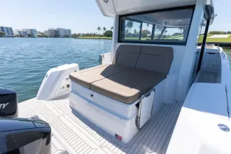 Thumbnail von Cruisers Yachts 38 VTR EC