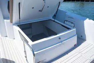 Thumbnail von Cruisers Yachts 38 VTR EC