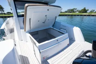Thumbnail von Cruisers Yachts 38 VTR EC