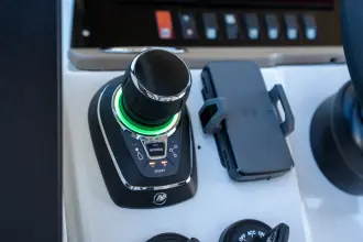 Thumbnail von Cruisers Yachts 38 VTR EC