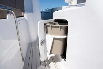 Thumbnail von Cruisers Yachts 38 VTR EC