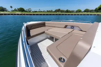 Thumbnail von Cruisers Yachts 38 VTR EC