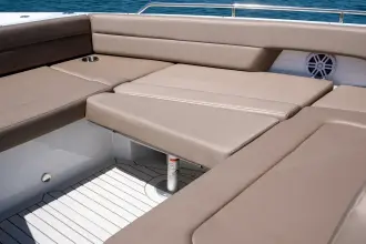 Thumbnail von Cruisers Yachts 38 VTR EC
