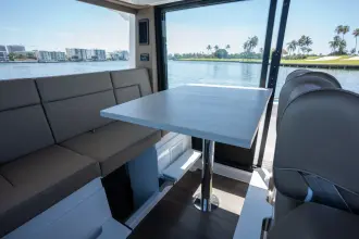 Thumbnail von Cruisers Yachts 38 VTR EC