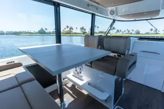 Thumbnail von Cruisers Yachts 38 VTR EC