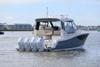Thumbnail von Boston Whaler 405 Conquest