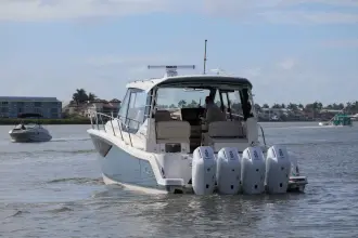 Thumbnail von Boston Whaler 405 Conquest