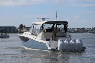 Thumbnail von Boston Whaler 405 Conquest