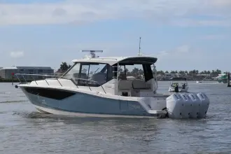 Thumbnail von Boston Whaler 405 Conquest