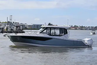 Thumbnail von Boston Whaler 405 Conquest