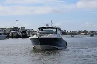 Thumbnail von Boston Whaler 405 Conquest