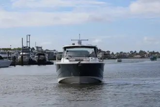 Thumbnail von Boston Whaler 405 Conquest
