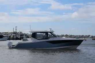 Thumbnail von Boston Whaler 405 Conquest