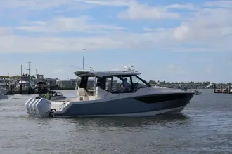 Thumbnail von Boston Whaler 405 Conquest