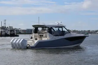 Thumbnail von Boston Whaler 405 Conquest