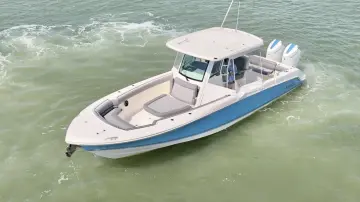 Thumbnail von Boston Whaler 330 Outrage