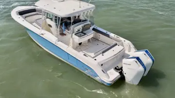 Thumbnail von Boston Whaler 330 Outrage