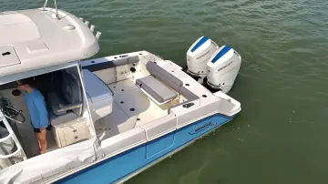 Thumbnail von Boston Whaler 330 Outrage