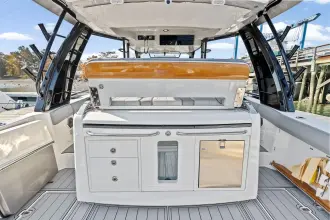 Thumbnail von Boston Whaler 420 Outrage