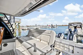 Thumbnail von Boston Whaler 420 Outrage