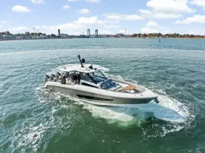 Thumbnail von Boston Whaler 420 Outrage