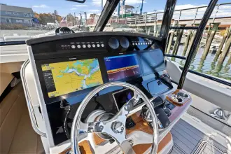 Thumbnail von Boston Whaler 420 Outrage