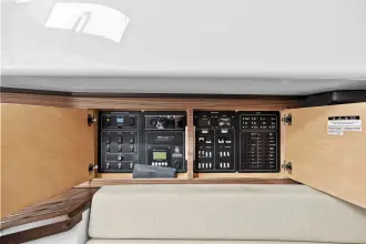 Thumbnail von Boston Whaler 420 Outrage