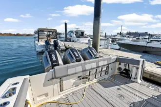 Thumbnail von Boston Whaler 420 Outrage